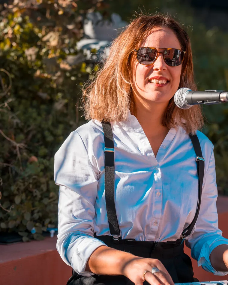 Chloé, pianiste